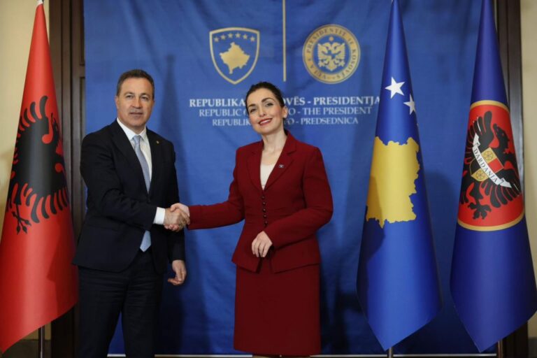 Kryeparlamentari Peleshi takime në Prishtinë: Shqipëri-Kosovë, koordinim në nivelet më të larta