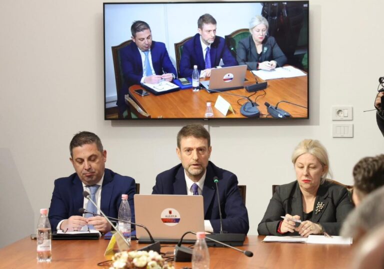 Situata në Lindjen e Mesme, ministri Hoxha: Janë 17 shqiptarë të evakuuar