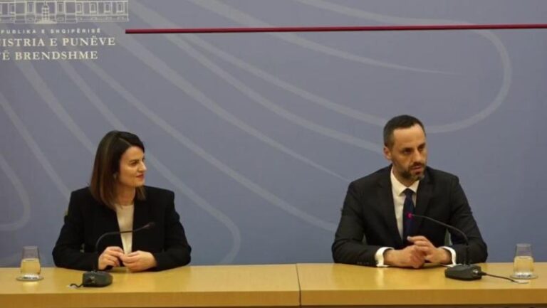Koçiu i dorëzon stafetën Lamallarit, ministri falënderon Ramën: Nderi i jetës, por edhe një përgjegjësi e madhe