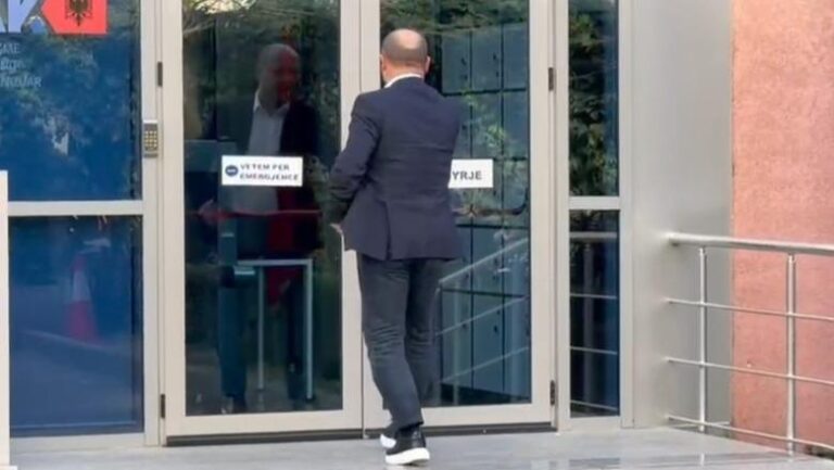 Deputeti i PD-së shkon në SPAK, Xhelal Mziu: Isha për një çështje policie