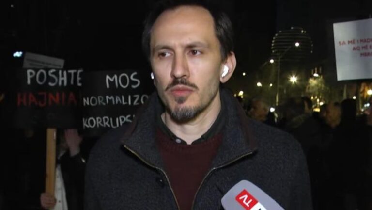 Lëvizja Bashkë protestë para Kuvendit, deputeti Muçi: Rama mbron Ballukun, ndërkombëtarët të reagojnë