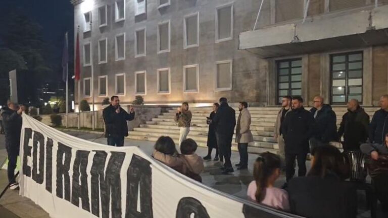 PS rrëzoi kërkesën e SPAK për arrestimin e Ballukut, Lapaj te Kryeministria: 82 deputetë rrëzuan Republikën