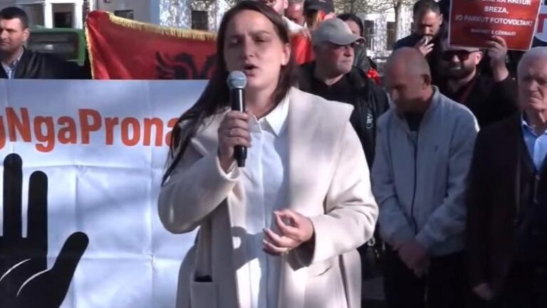 Banorët e Rrjollit protestë para Parlamentit: Kemi dorëzuar kërkesë për seancë dëgjimore