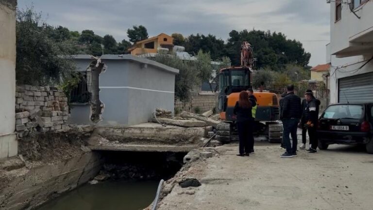 Rehabilitimi i kanalit kullues në Vlorë, Rama: Vijon shembja e banesave mbi kanalin e ujërave të larta