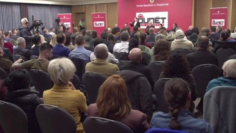 Asambleja e PS në njësinë nr. 7 në Tiranë, Manastirliu njofton drejtuesit e 3 blloqeve