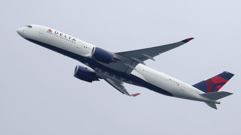 Turbulenca të forta lëndojnë stjuardesat e Delta-s në fluturimin LA-Sidnej