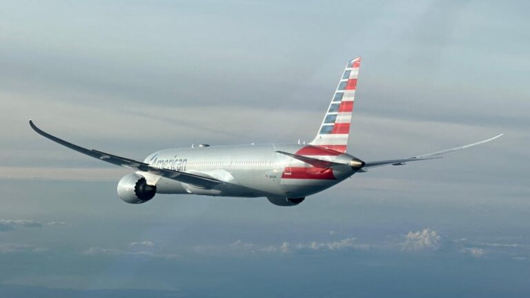 Udhëtarët e American Airlines, të Beftuar nga “Fluturimet” me Autobus