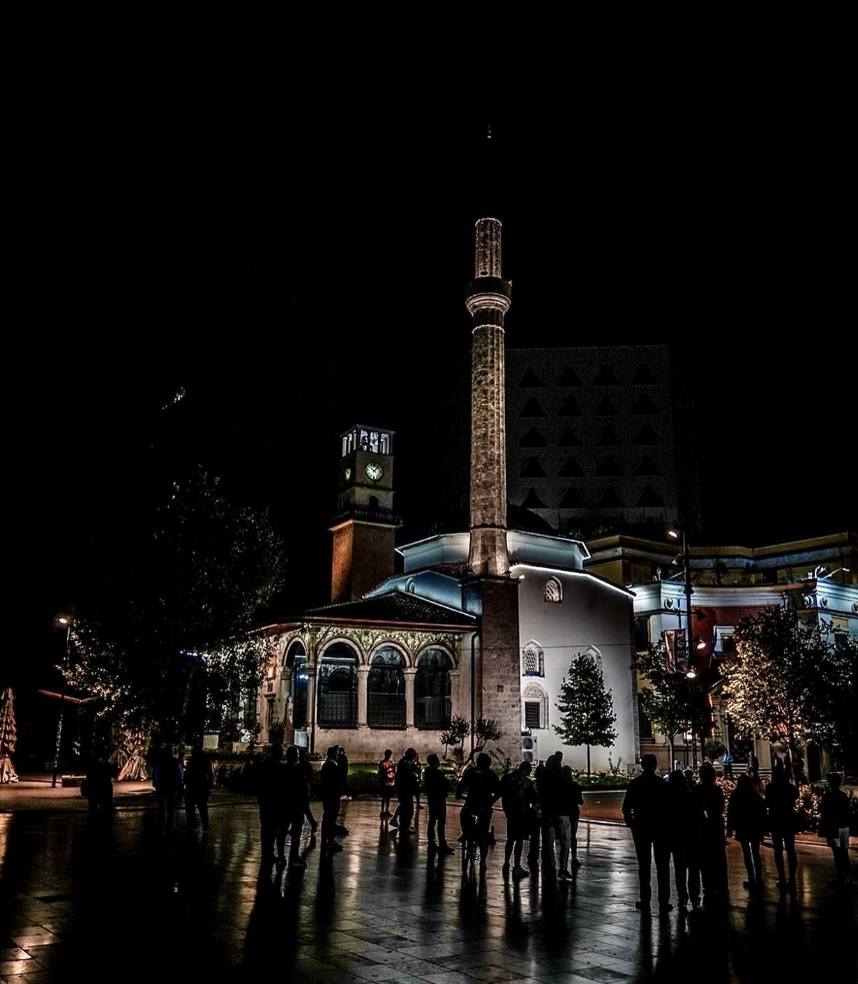Muaji i shenjtë i Ramazanit  Rama poston foton magjike nga xhamia e Et hem Beut