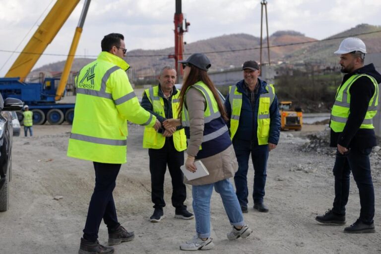 Drejtori i ARRSH inspekton punimet në aksin Papër-Ura e Grykshit, projekti arrin 61% realizim
