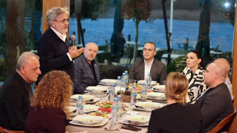 Benet Beci shtron iftar për deputetët dhe strukturat e PS në Shkodër