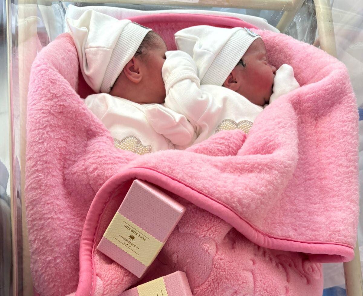 rama-jep-lajmin-e-bukur-ne-diten-e-veres-lindin-dy-vajza-binjake-21-bebe-nga-programi-ivf