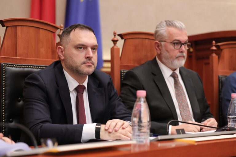 Shqipëria shpall Iranin shtet sponsor të terrorizmit, ministri i Mbrojtjes: Është qëndrim për sigurinë kombëtare
