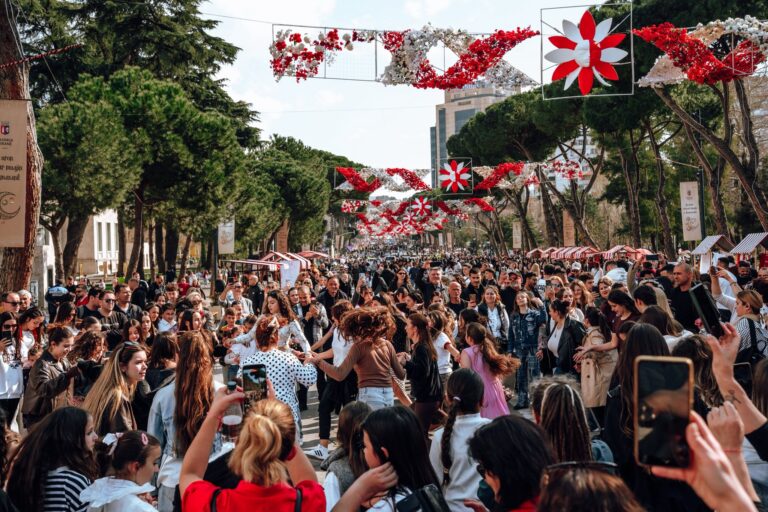 ”Tirana këto ditë vere”, Rama poston albumin me foto nga festa e Ditës së Verës