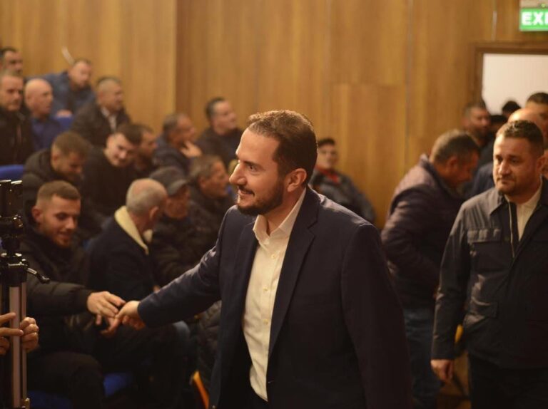 Përjashtimi nga PD i dy këshilltarëve në Durrës, Salianji: Frika nga gara s’është lidership