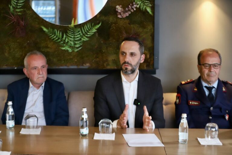 Ministri Lamallari takim me punonjës policie në pension: Mbajnë mbi supe histori sakrifice e përkushtimi