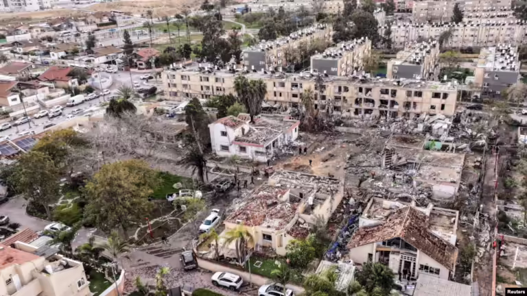 Izraeli thotë se Irani e ka sulmuar me mbi 400 raketa balistike që nga nisja e luftës