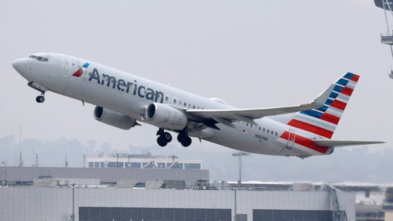 Kaos në Aviacion prej luftës: Avionë pasagjerësh u kthyen pas 16 orësh në ajër