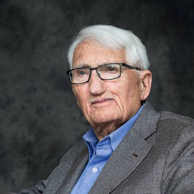Shuhet, Jürgen Habermas, filozofi gjerman që mbrojti ndërhyrjen e NATO-s në Kosovë