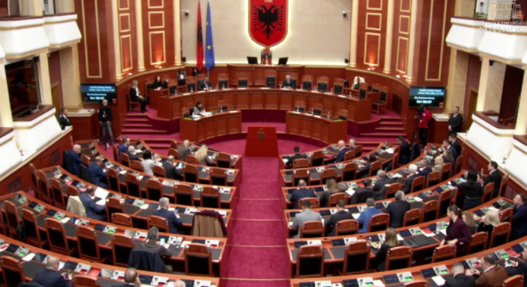Deputetët mblidhen në seancë plenare, në diskutim problematikat e evidentuara nga zgjedhësit