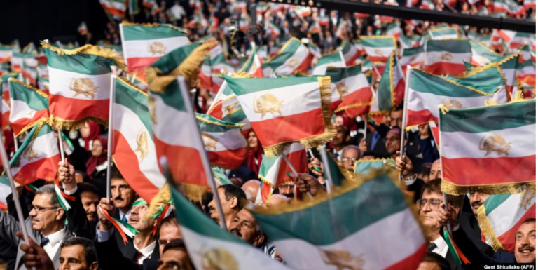 Radio “Europa e Lirë”: A e rrit prania e MEK-ut rrezikun për Shqipërinë mes tensioneve me Iranin?