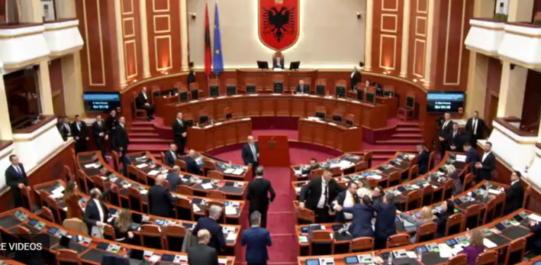 PD kërkon përjashtimin e Ballës nga Kuvendi, Vokshi akuza edhe Peleshit