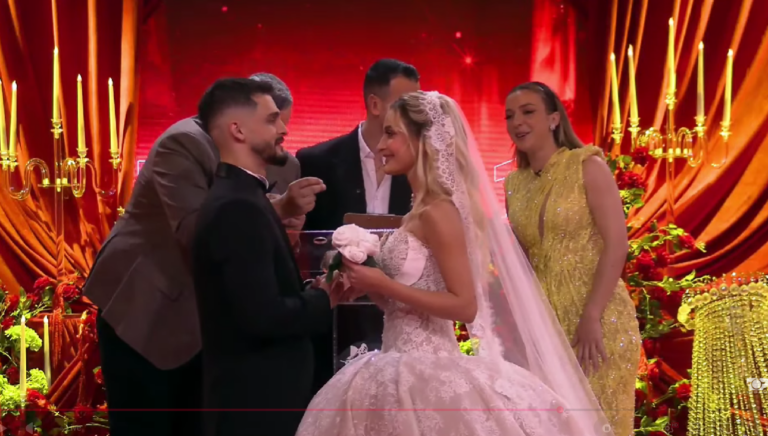 Martohen Selin dhe Gimbo, puthje mes çiftit. Rogerti me një fjalim kundër çiftit