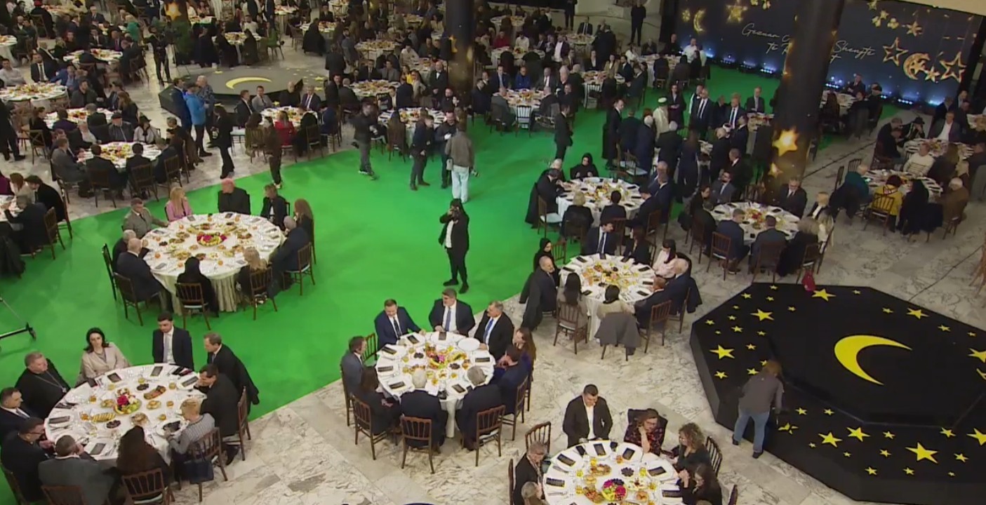 Mirëmëngjes nga Edi Rama  pas mbrëmjes së ngrohtë të iftarit