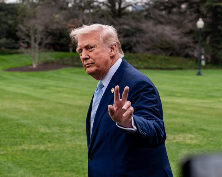 Trump kërcënon Omanin: Nëse pengoni marrëveshjen me Iranin, do t’u bombardojmë