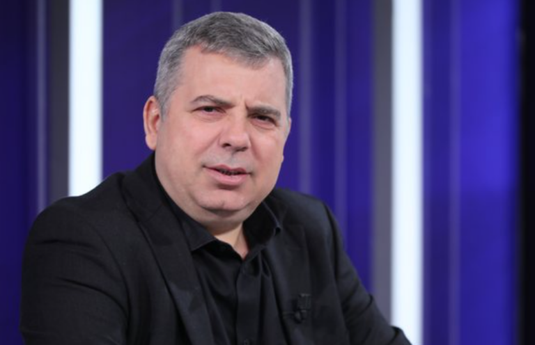 Abilekaj godet ashpër PD-në: E filluan me flamuj amerikanë, pastaj me gjermanë, kështu largohen njerëzit