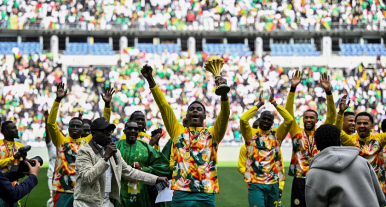 Senegali sfidon CAF, ylli i dytë në fanelë dhe prezantim i trofeut në ”Stade de France”