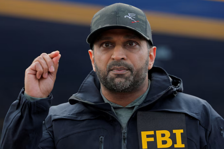 Irani hakon komunikimet e drejtorit të FBI-së