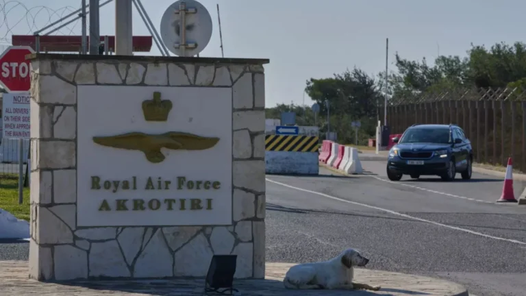 Sirenat bien sërish në Akrotiri, autoritetet e Qipros paralajmërojnë për kërcënim të vazhdueshëm