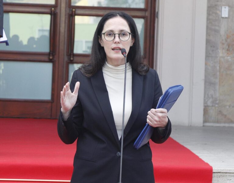 Protestuesit u futën brenda ministrisë së Ekonomisë, Ibrahimaj poston videot: Të ndalet dhuna