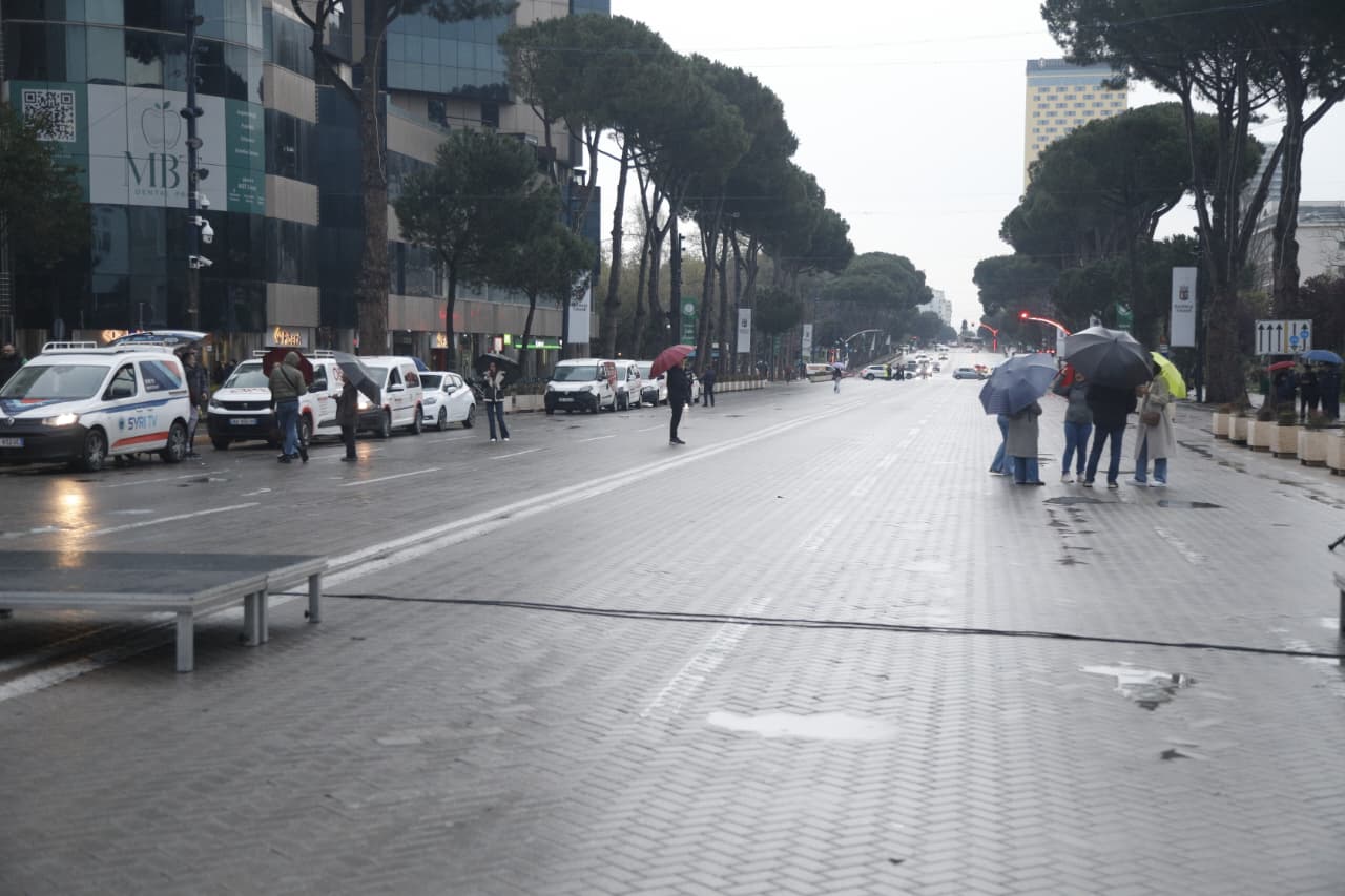 FOTO  Dështon protesta kundër rritjes së çmimit të naftës