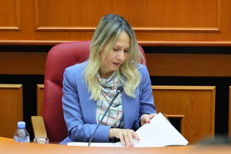 230 familje në Tiranë përfitojnë ndihmë ekonomike! Shtohen fondet për studentët dhe pensionistët