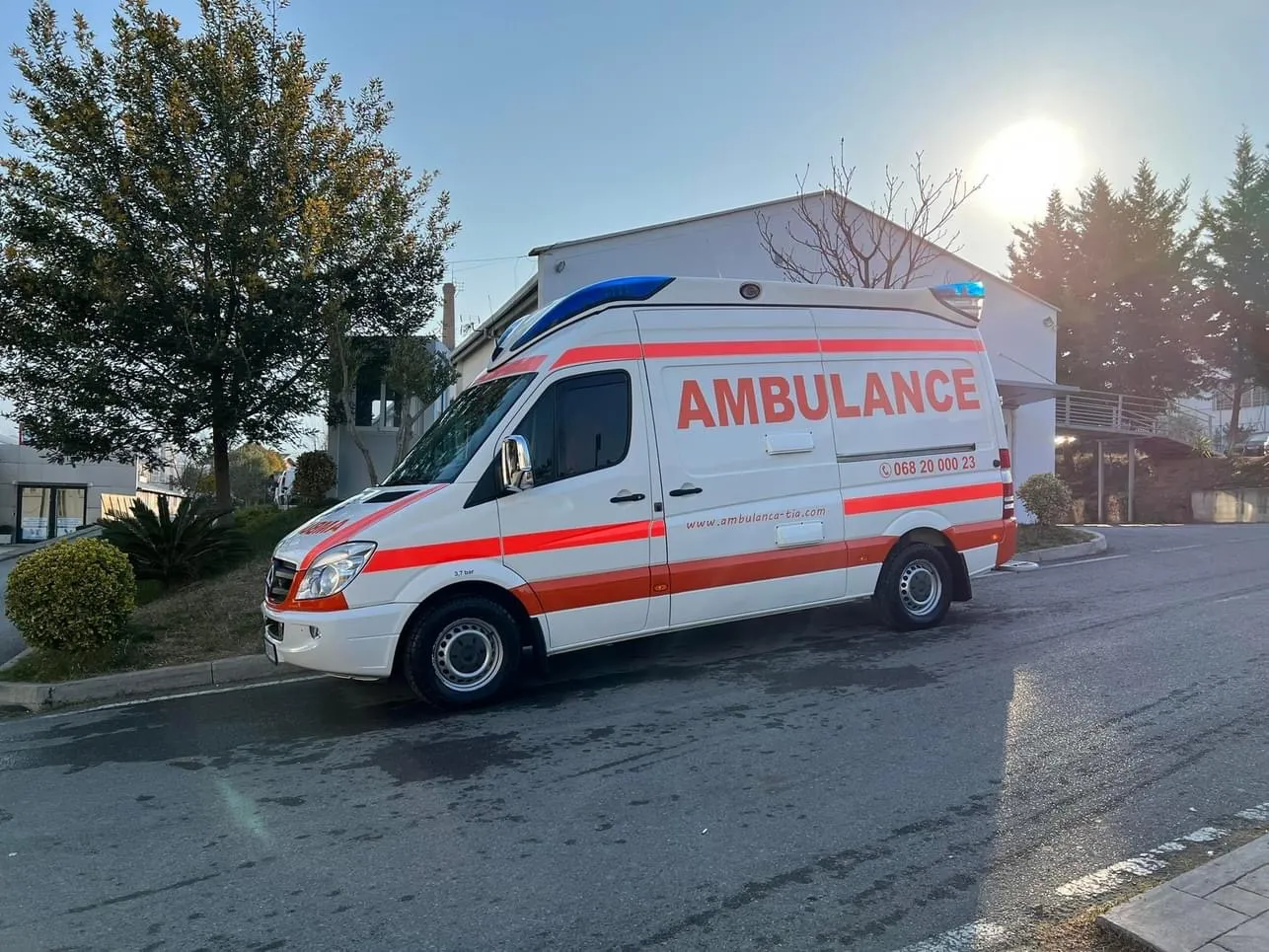 Aksident në rrugën Shënkoll Rrilë  një i plagosur nga përplasja e dy makinave