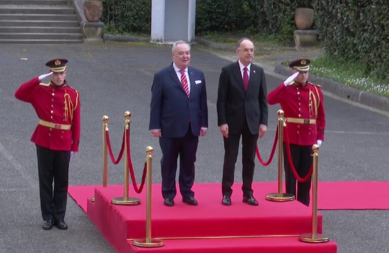 Princi i Maltës vizitë zyrtare në Tiranë, pritet me ceremoni zyrtare nga Presindeti Begaj