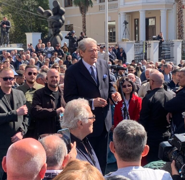 Votimi për Ballukun, reagimi i Berishës nga protesta: Rama bëri vetëvrasje