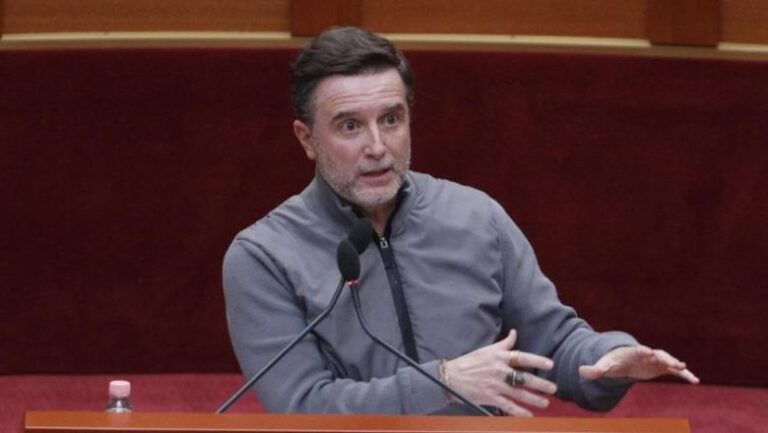 Erion Braçe, mesazh protestuesve: Po kërkoni të delegjitimohet kapitulli i parë që na fut në BE