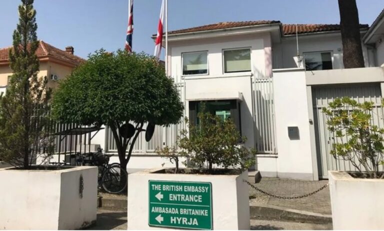 Ambasada britanike në Tiranë: Imuniteti parlamentar nuk duhet të pengojë llogaridhënien para ligjit