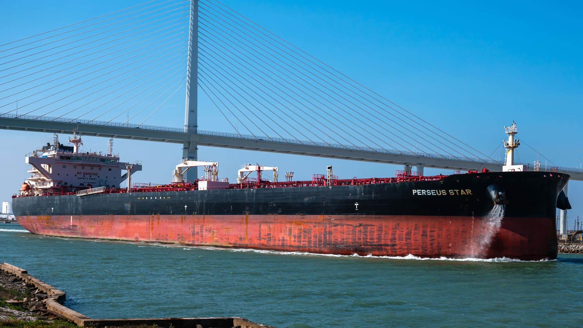 trump-pezullon-ligjin-amerikan-te-transportit-detar-per-60-dite-per-te-stabilizuar-tregun-e-naftes