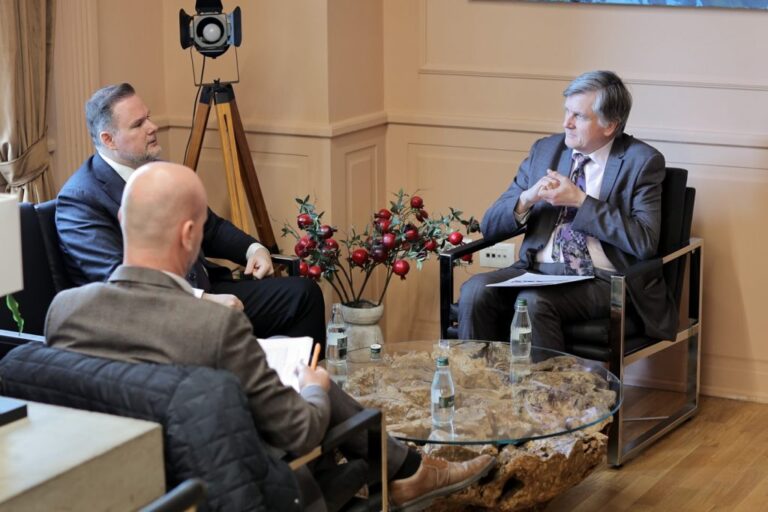 Avancim i reformave të qeverisjes vendore, ministri Demo takim me ambasadorin e OSBE-së