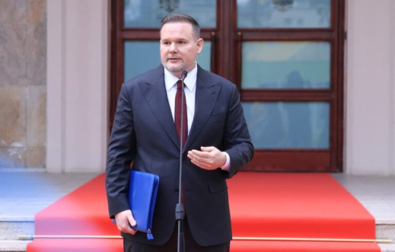 Ministri Demo: Miratohet rregullorja e re për përdorimin e hapësirave publike në nivel kombëtar