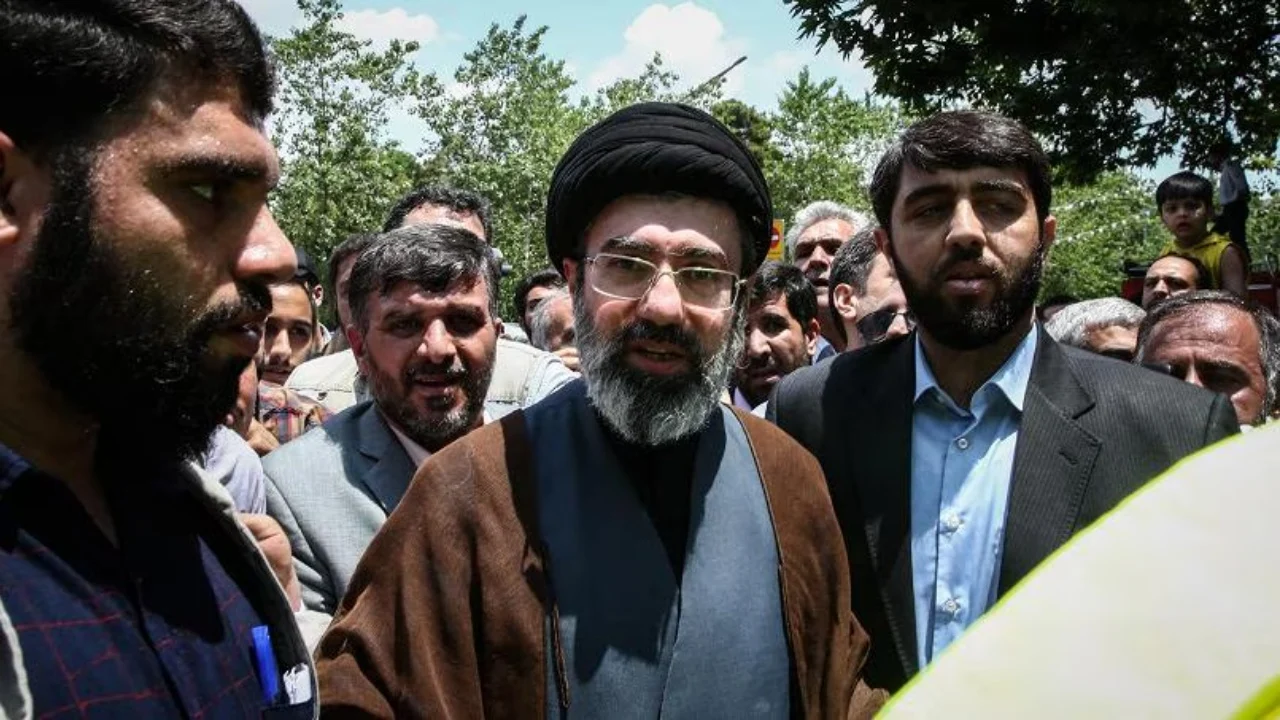 Përflitet si lideri i ardhshëm i Iranit  djali i Ajatollah Khameneit është plagosur
