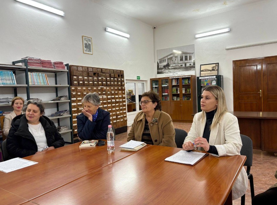 Promovohet në bibliotekën  Qemal Baholli  libri për historinë e abetares dhe gjuhës shqipe