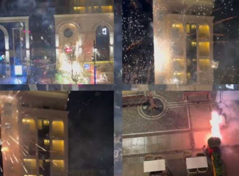 Lojtarët e Turqisë kalojnë një natë pa gjumë? Tifozët hedhin fishekzjarre para hotelit (VIDEO)