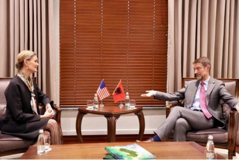 Ministri i Jashtëm takim me VanHorn: SHBA aleat strategjik, thellim i bashkëpunimit për sigurinë