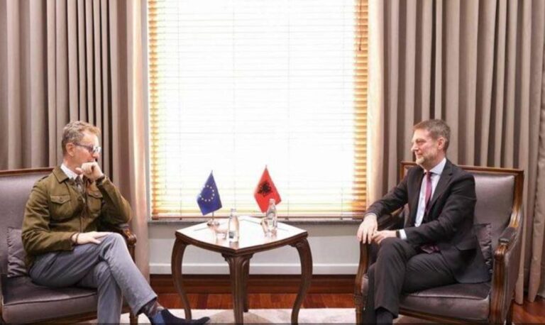 Ministri Hoxha takon ambasadorin e BE: Të gjitha rrugët na çojnë në Bruksel