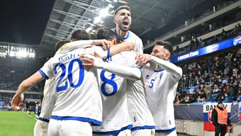 Kosova triumfon me katër gola kundër Sllovakisë, sfidon Turqinë për të arritur Botërorin