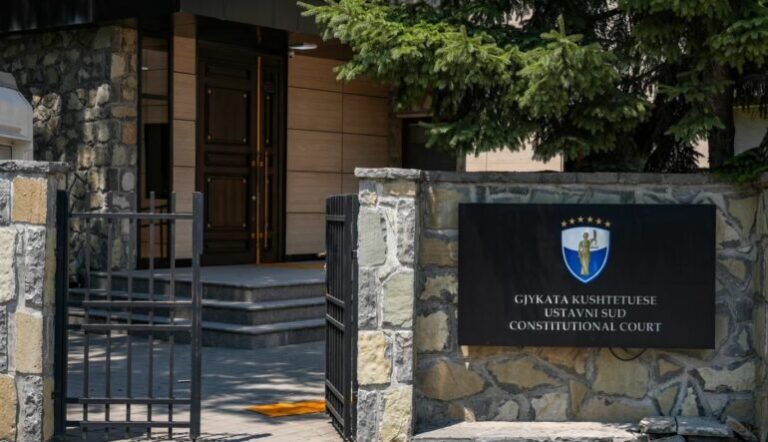 Presidentja Osmani shpërndau parlamentin, Gjykata Kushtetuese pezullon dekretin deri në 31 mars